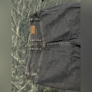 Vintage Lee’s Elastic jeans they are dark blue colored